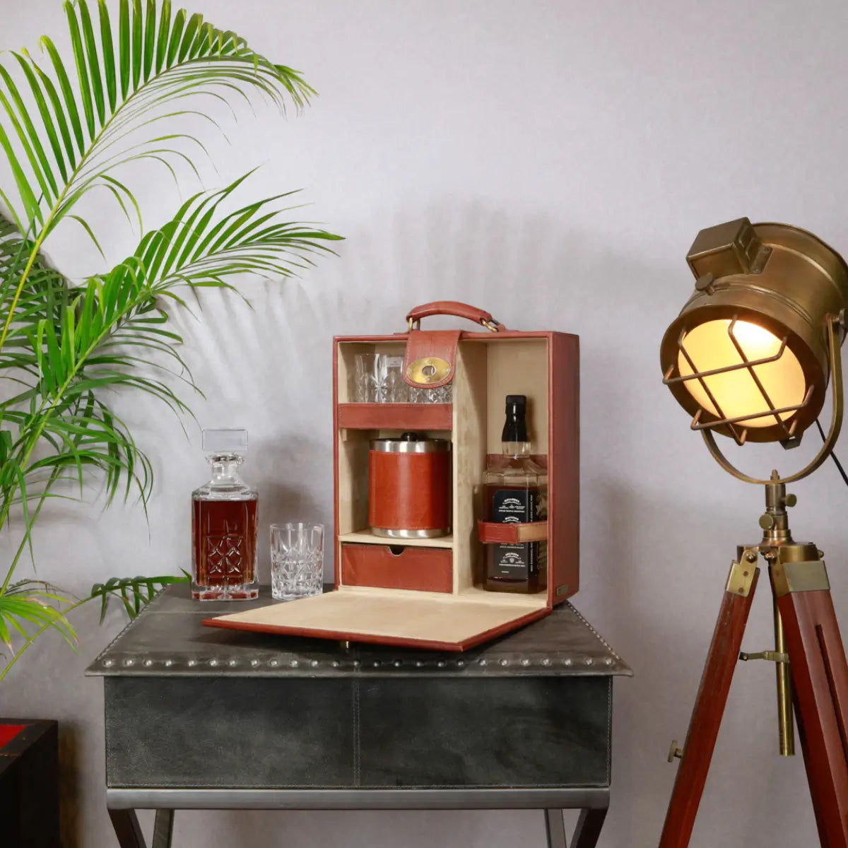 Hyde Portable Briefcase Bar Tan