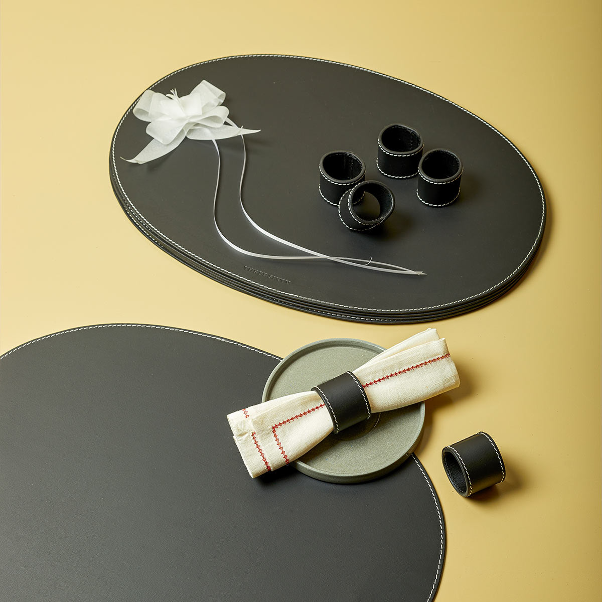 Modella Napkin Holder & Placemats Set Of 6 Black
