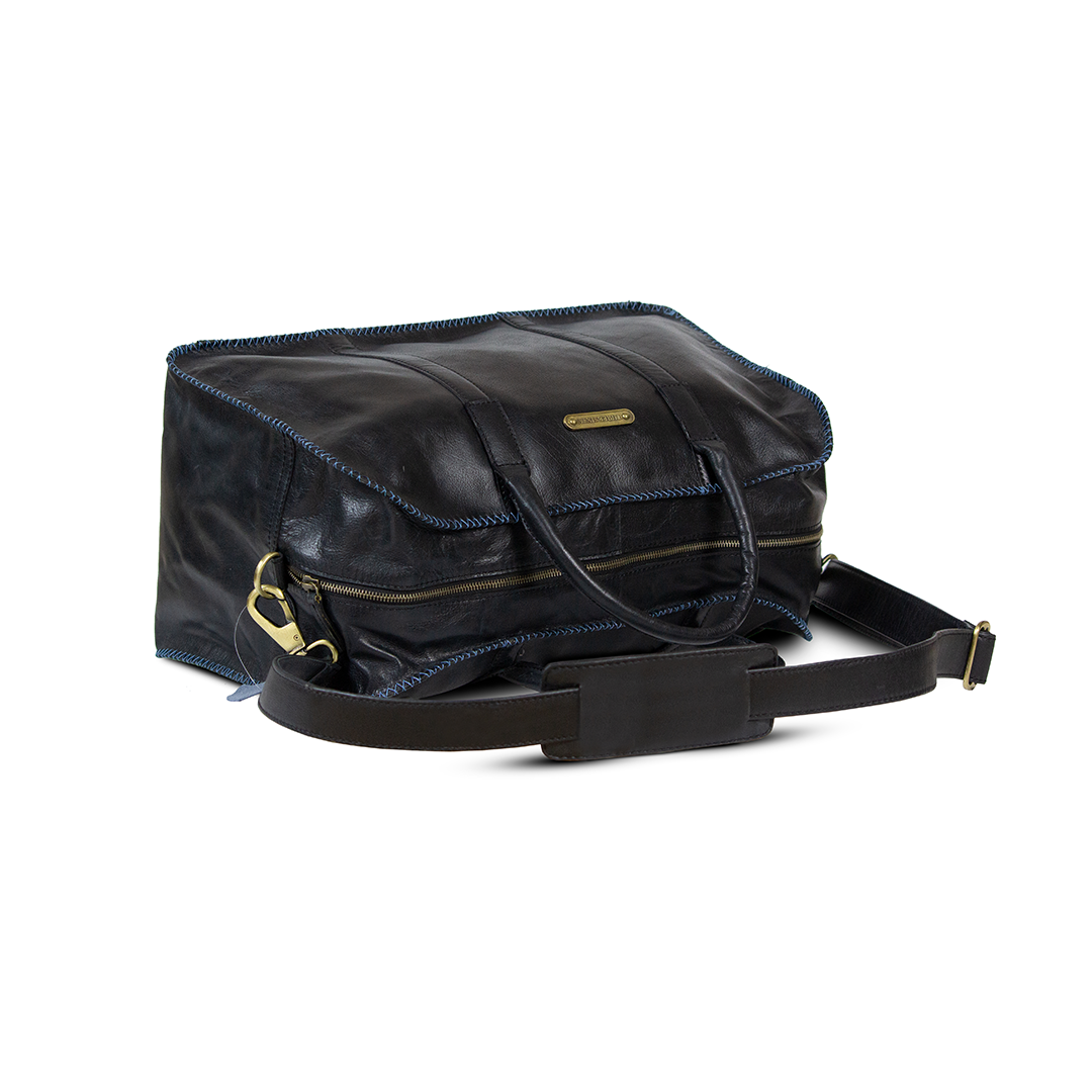 BÉIS 'The BEISICS Duffle' in Black - Large Travel Duffle Bag in Black